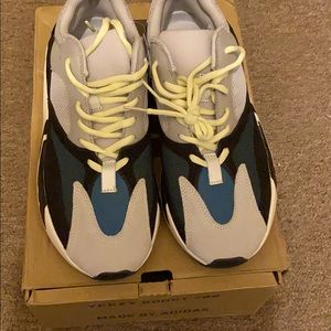 Yeezy Boost Wave Runner 700